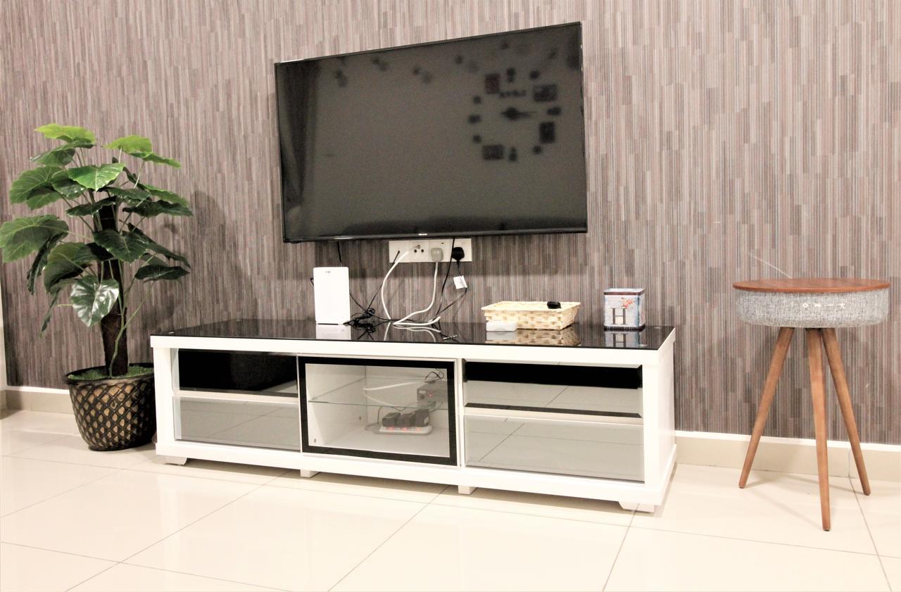 H2h - London House @ Majestic Apartment